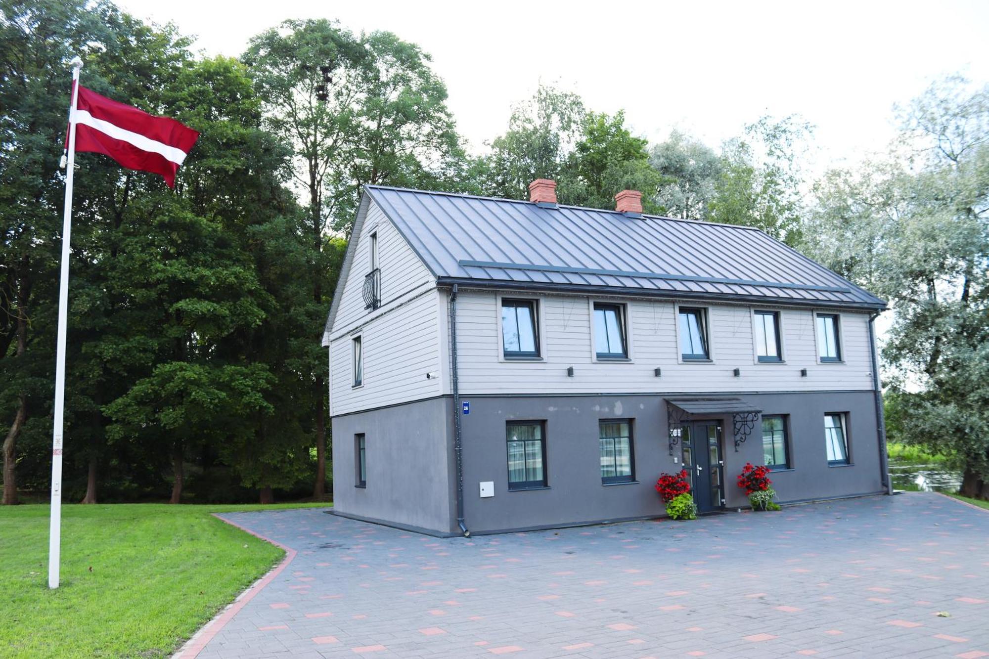 Saules Iela 2A Aparthotel Saldus Luaran gambar